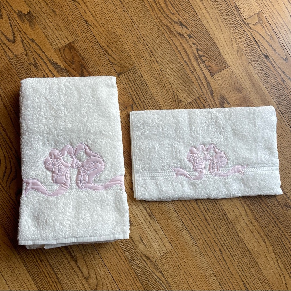 Abouchar White 100% Cotton Towel Set with Pink Embroidered Bow Appliques